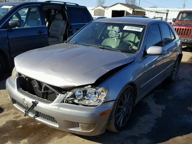 JTHBD192740090727 - 2004 LEXUS IS 300 GRAY photo 2