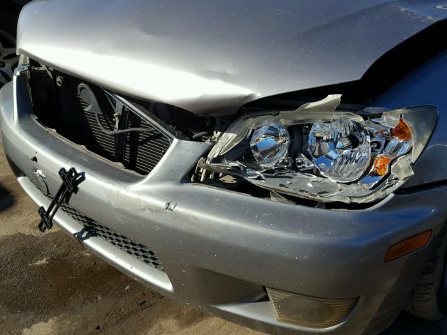 JTHBD192740090727 - 2004 LEXUS IS 300 GRAY photo 9