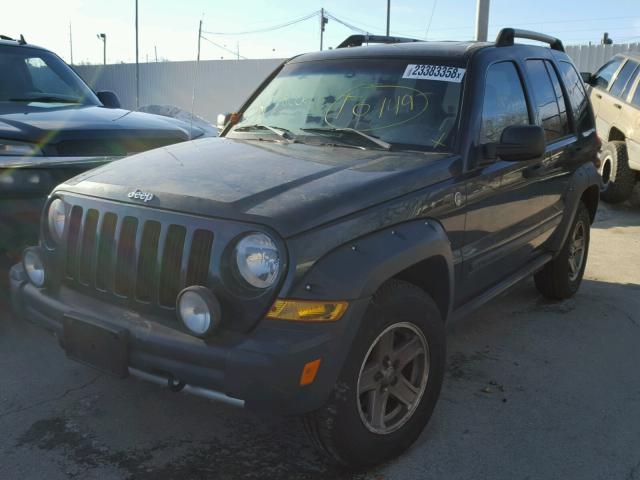 1J4GL38K75W651010 - 2005 JEEP LIBERTY RE GREEN photo 2