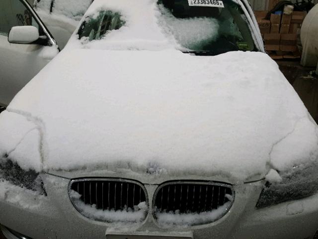 WBANV9C58AC137932 - 2010 BMW 535 XI Ақ фото 7