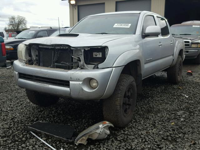 3TMJU62N38M053644 - 2008 TOYOTA TACOMA DOU SILVER photo 2