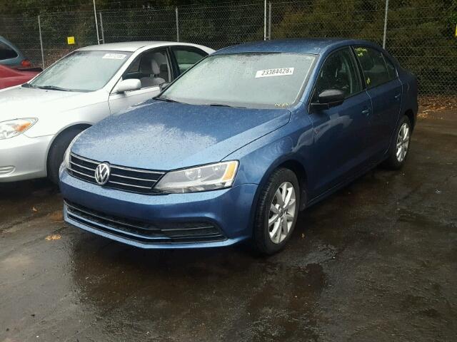 3VWD17AJXFM245972 - 2015 VOLKSWAGEN JETTA SE BLUE photo 2