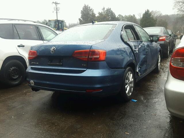 3VWD17AJXFM245972 - 2015 VOLKSWAGEN JETTA SE BLUE photo 4