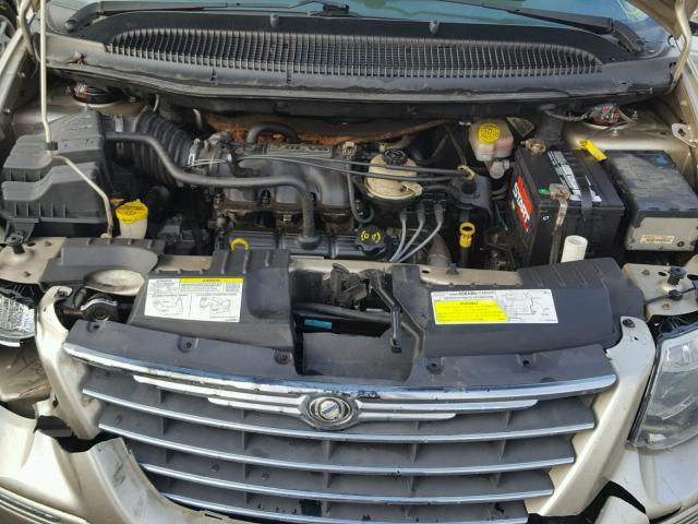 2C4GP54L45R227796 - 2005 CHRYSLER TOWN & COU GOLD photo 7