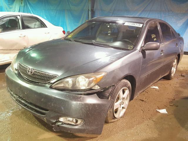 4T1BF30K92U518819 - 2002 TOYOTA CAMRY LE GREEN photo 2