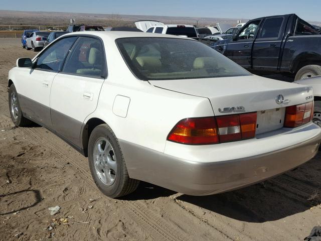 JT8BF28G5W5033543 - 1998 LEXUS ES 300 WHITE photo 3