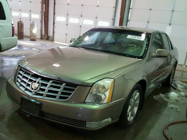 1G6KD57YX7U115586 - 2007 CADILLAC DTS TAN photo 2