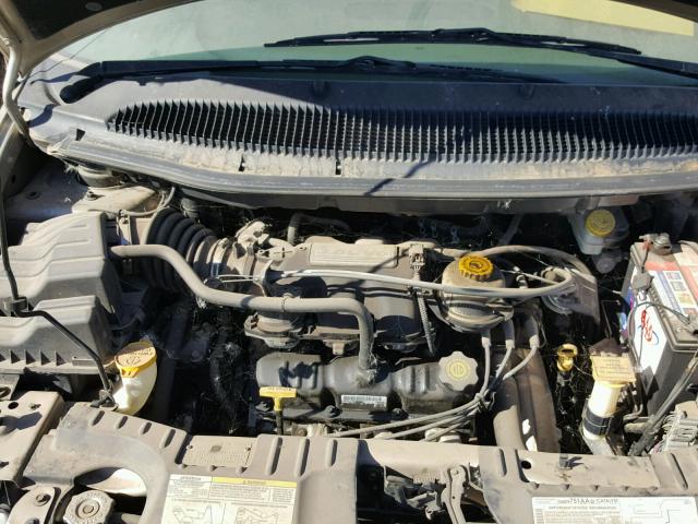 2C4GP74L73R167571 - 2003 CHRYSLER TOWN & COU GOLD photo 7