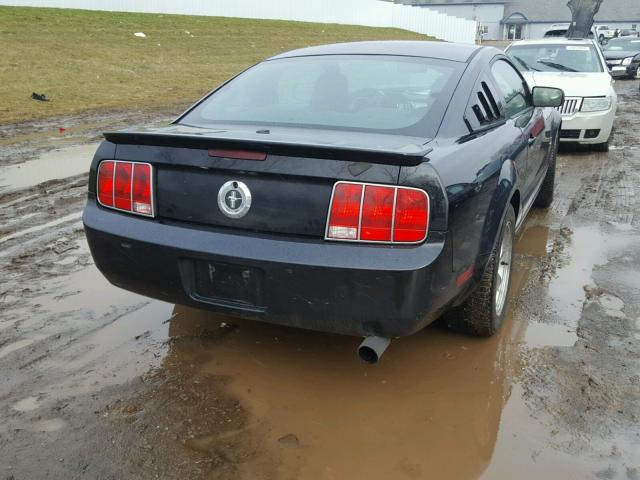 1ZVFT80N575221373 - 2007 FORD MUSTANG BLACK photo 4