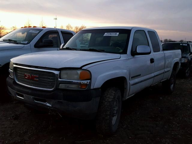 1GTHK29U72E269147 - 2002 GMC SIERRA K25 WHITE photo 2