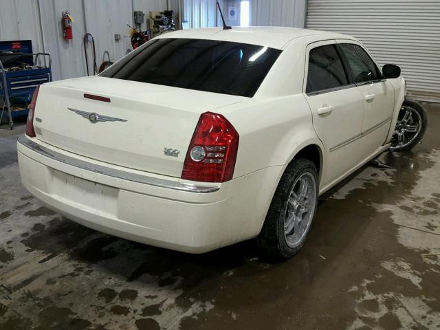 2C3LK33G78H203819 - 2008 CHRYSLER 300 LIMITE WHITE photo 4