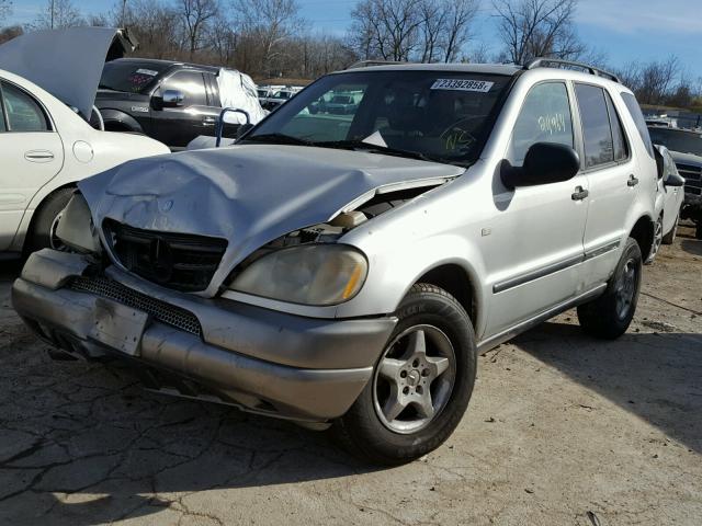 4JGAB54E8XA053904 - 1999 MERCEDES-BENZ ML 320 SILVER photo 2