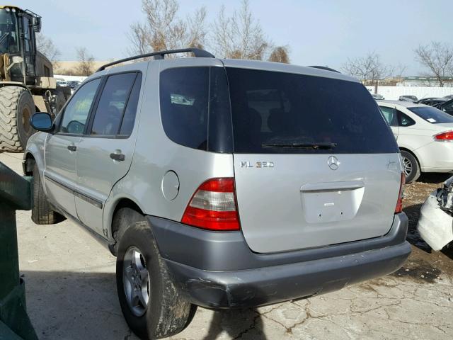 4JGAB54E8XA053904 - 1999 MERCEDES-BENZ ML 320 SILVER photo 3