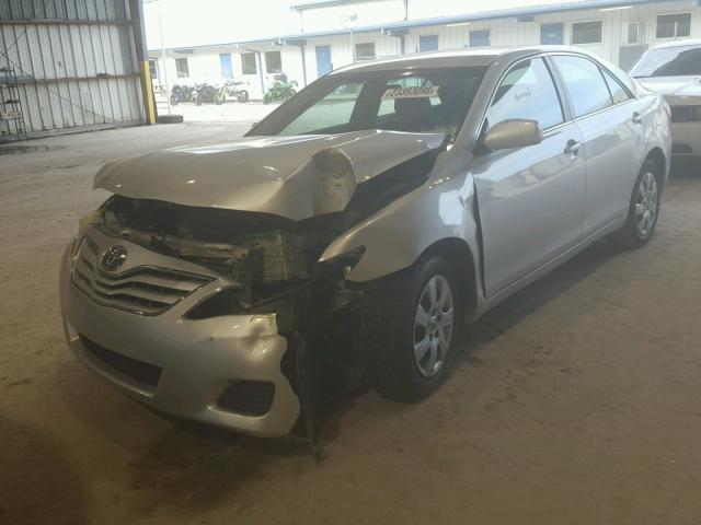 4T1BF3EK5BU139891 - 2011 TOYOTA CAMRY BASE SILVER photo 2