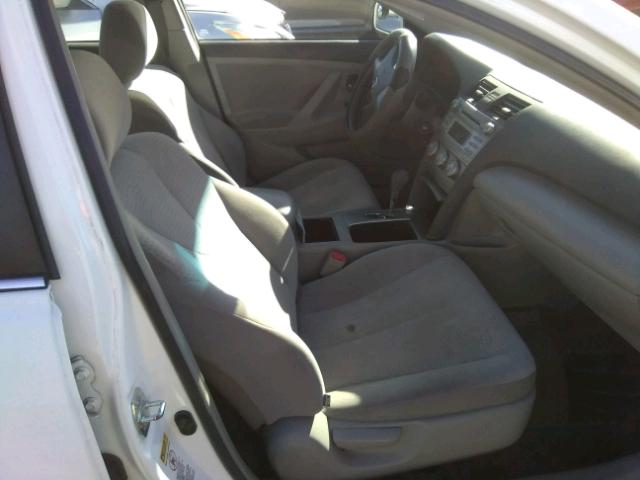 4T1BF3EK1BU761078 - 2011 TOYOTA CAMRY BASE WHITE photo 5