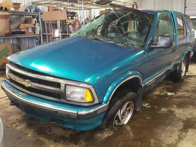 1GNDT13W3T2179083 - 1996 CHEVROLET BLAZER GREEN photo 2