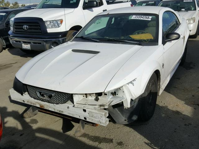 1FAFP4041YF203803 - 2000 FORD MUSTANG WHITE photo 2