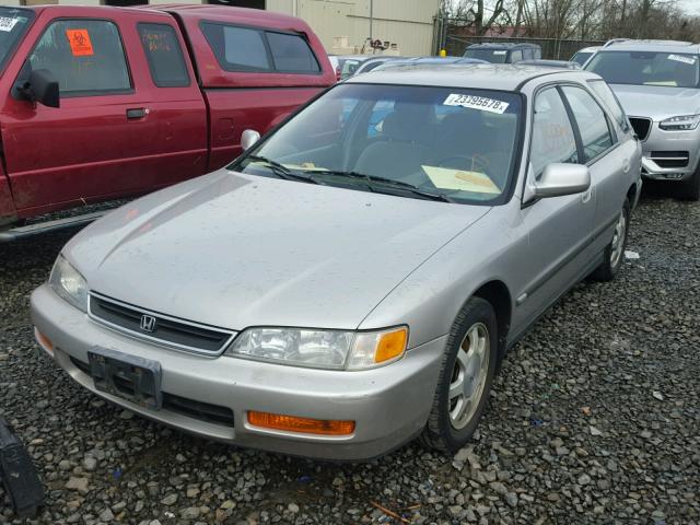 1HGCE1825TA007780 - 1996 HONDA ACCORD LX TAN photo 2