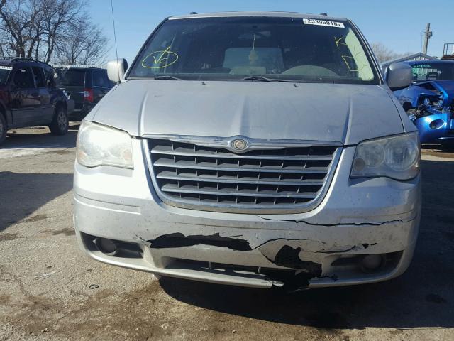 2A4RR5D17AR149195 - 2010 CHRYSLER TOWN & COU SILVER photo 9