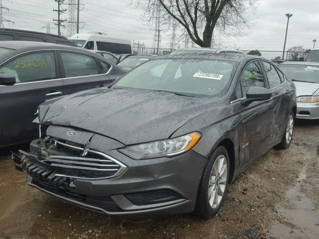 3FA6P0LU4HR148805 - 2017 FORD FUSION SE GRAY photo 2