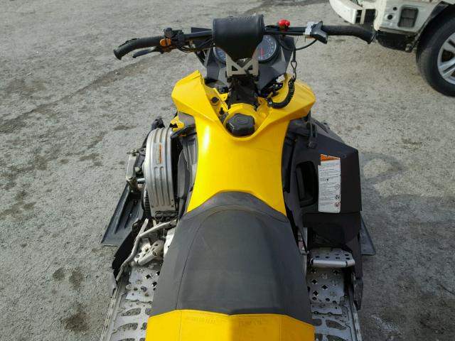 2BPSBMBA8BV000084 - 2011 SKI SNOWMOBILE YELLOW photo 5