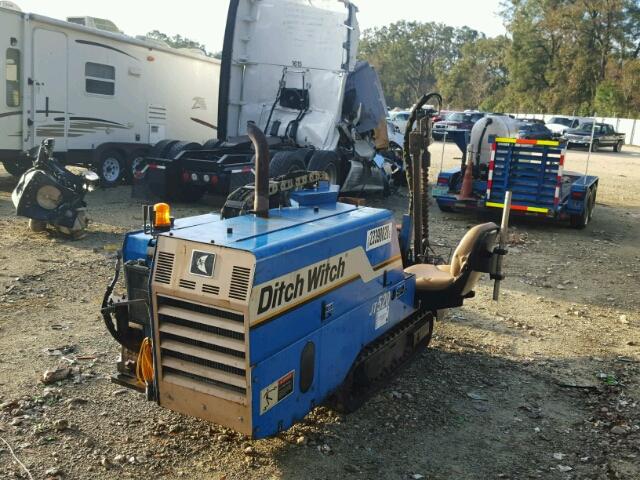 2V0592 - 2001 DITCH WITCH JT520 BLUE photo 4