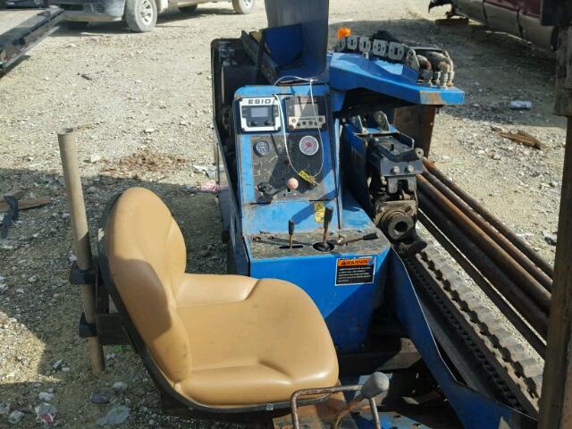 2V0592 - 2001 DITCH WITCH JT520 BLUE photo 9