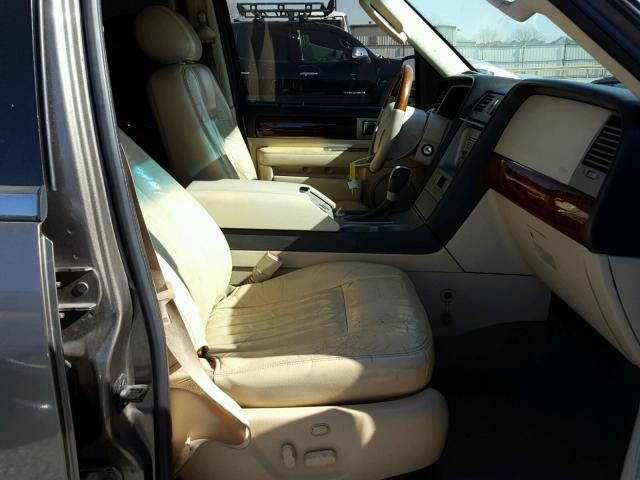 5LMFU27R93LJ13374 - 2003 LINCOLN NAVIGATOR BROWN photo 5