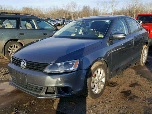 3VWDZ7AJ9BM318767 - 2011 VOLKSWAGEN JETTA SE GRAY photo 2