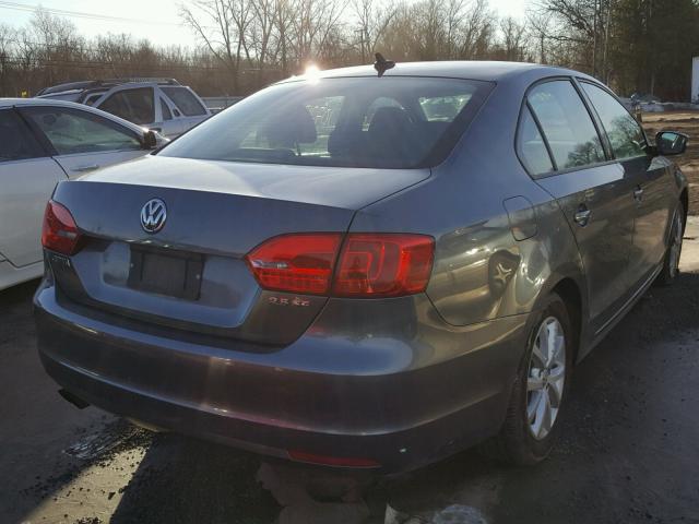 3VWDZ7AJ9BM318767 - 2011 VOLKSWAGEN JETTA SE GRAY photo 4