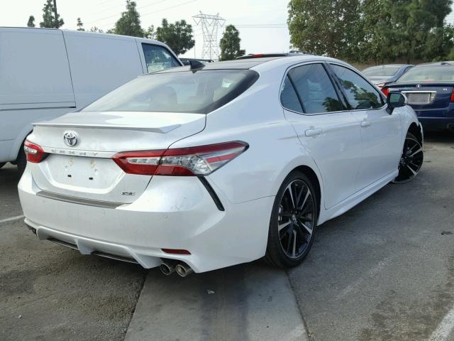 4T1B61HK3JU041697 - 2018 TOYOTA CAMRY XSE WHITE photo 4