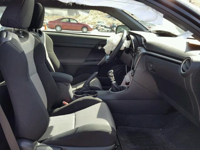 JTKJF5C70GJ020013 - 2016 TOYOTA SCION TC 黑色 照片 5