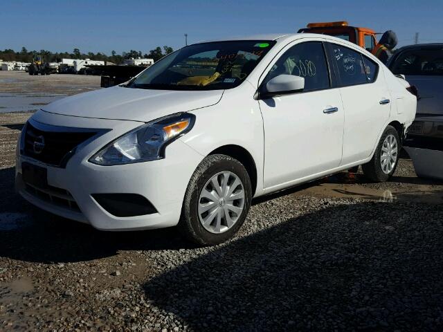 3N1CN7AP5HL876793 - 2017 NISSAN VERSA S WHITE photo 2