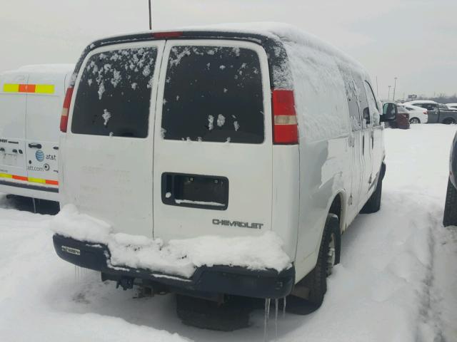 1GCHG35U251153816 - 2005 CHEVROLET EXPRESS G3 WHITE photo 4