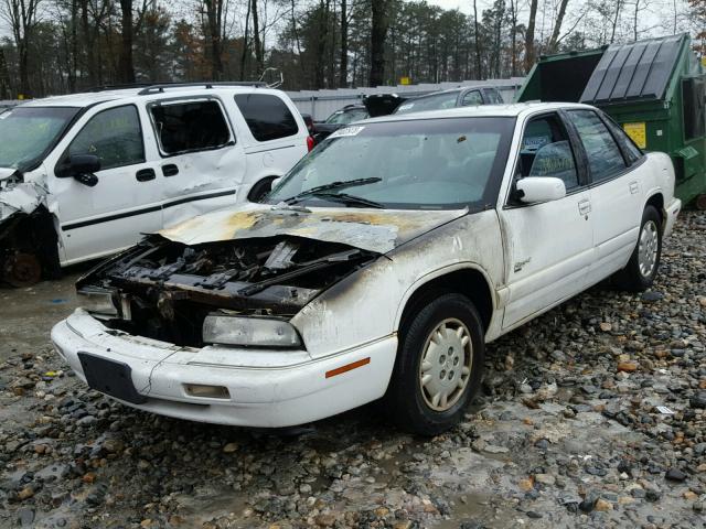 2G4WB52K9T1519200 - 1996 BUICK REGAL CUST WHITE photo 2