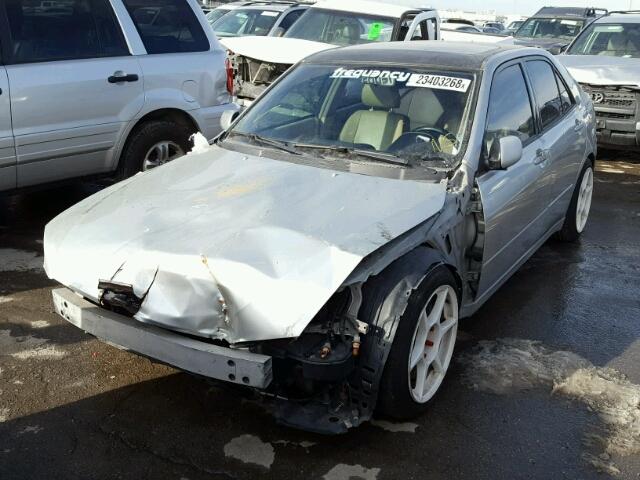 JTHBD182110015504 - 2001 LEXUS IS 300 SILVER photo 2