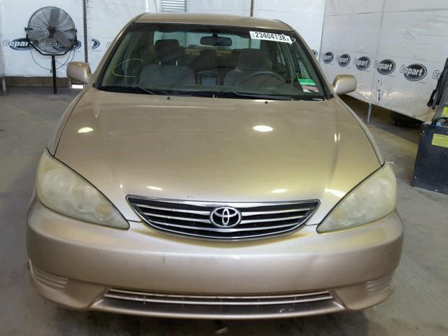 4T1BE32KX5U048935 - 2005 TOYOTA CAMRY LE GOLD photo 9