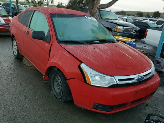 1FAHP32N38W225472 - 2008 FORD FOCUS S/SE RED photo 1