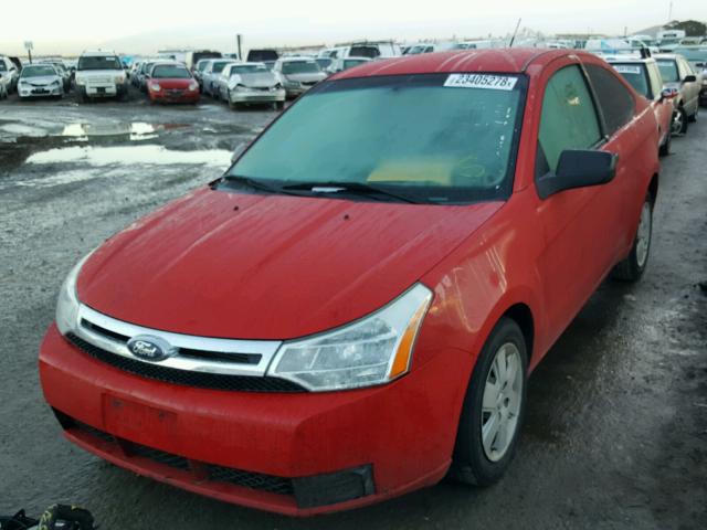 1FAHP32N38W225472 - 2008 FORD FOCUS S/SE RED photo 2