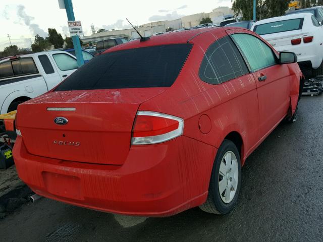 1FAHP32N38W225472 - 2008 FORD FOCUS S/SE RED photo 4