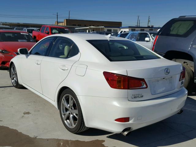 JTHBF5C24A5115723 - 2010 LEXUS IS 250 WHITE photo 3