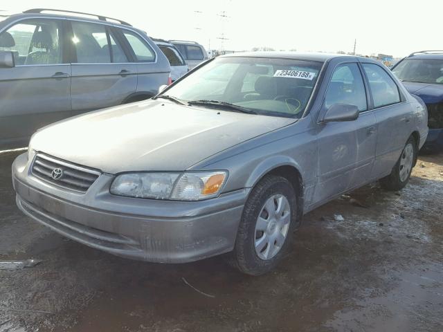 4T1BG22K11U028135 - 2001 TOYOTA CAMRY CE TAN photo 2