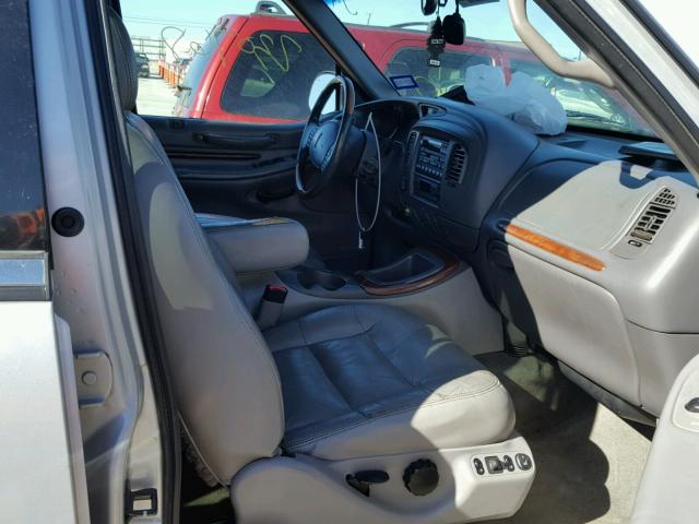 5LMPU28A8XLJ38950 - 1999 LINCOLN NAVIGATOR SILVER photo 5