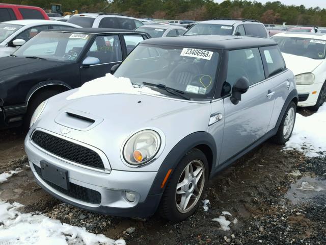 WMWMF735X7TL85900 - 2007 MINI COOPER S SILVER photo 2