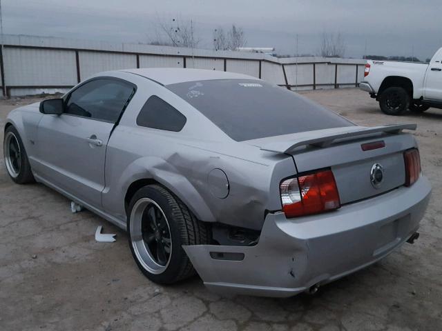 1ZVFT82H665212252 - 2006 FORD MUSTANG GT SILVER photo 3