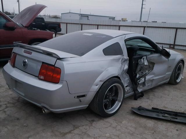 1ZVFT82H665212252 - 2006 FORD MUSTANG GT SILVER photo 4