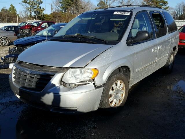 2A8GP54L57R171671 - 2007 CHRYSLER TOWN & COU SILVER photo 2