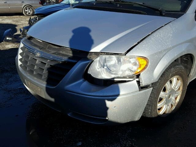 2A8GP54L57R171671 - 2007 CHRYSLER TOWN & COU SILVER photo 9