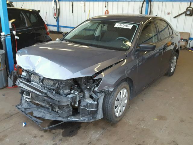 3VW2K7AJ4FM412248 - 2015 VOLKSWAGEN JETTA BASE GRAY photo 2