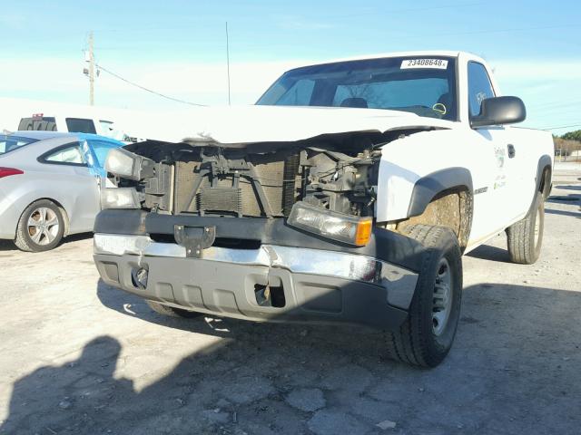 1GCHC24U16E163772 - 2006 CHEVROLET SILVERADO WHITE photo 2